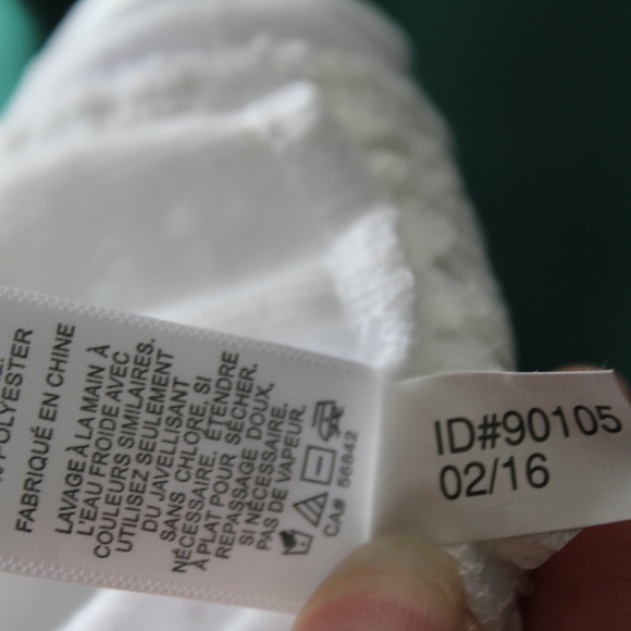 White Lace Crop Top (Express) I Take Offers! - Picture 4 of 8